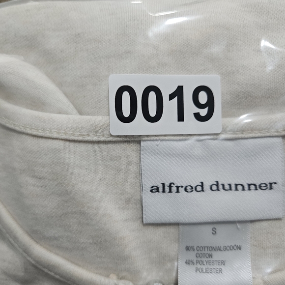 Alfred Dunner Women's Cream Top with Silver Accents And Embroidery Flowers Sz S - Picture 7 of 7